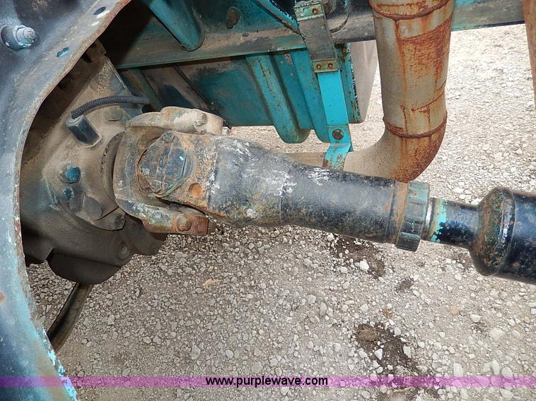 image for item H1257 1989 Ford LN8000 semi truck