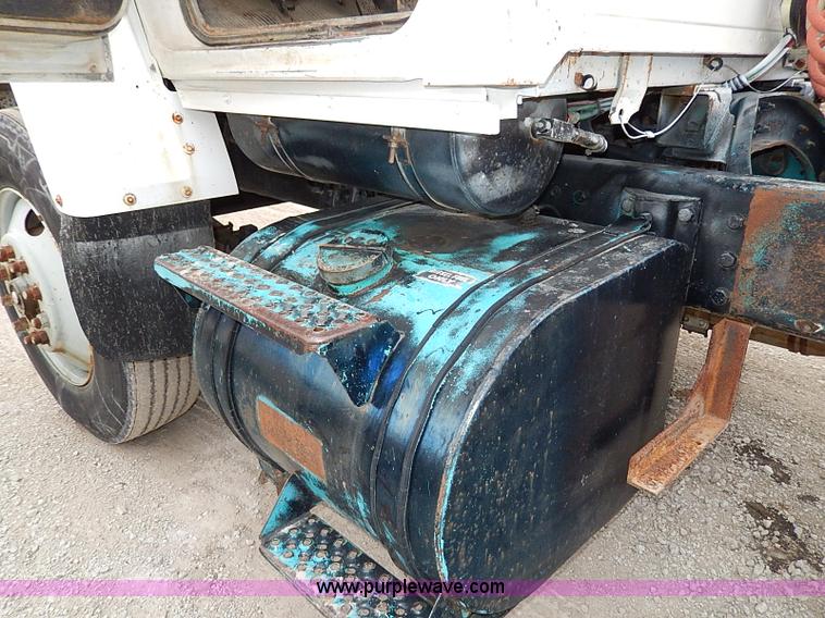 image for item H1257 1989 Ford LN8000 semi truck