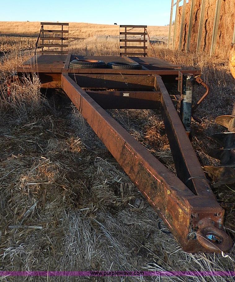 image for item H1290 1974 Gold Nugget 10-6 swather trailer