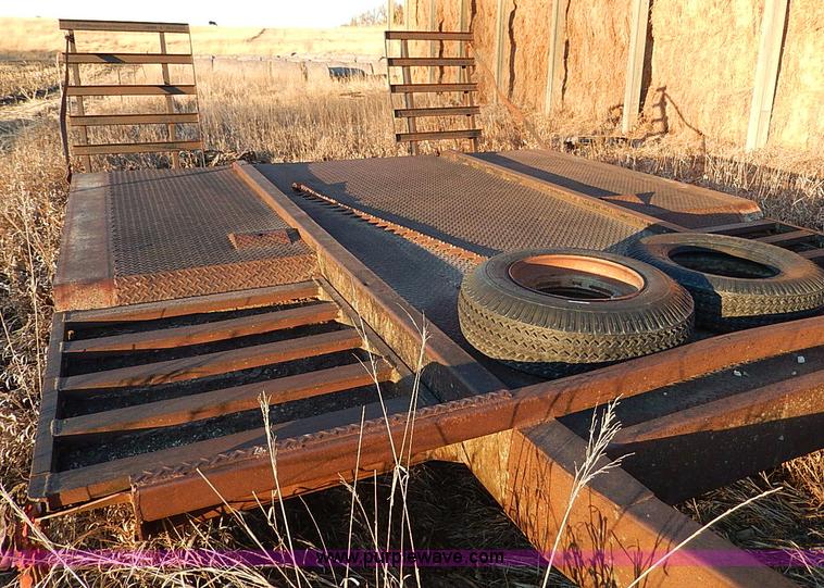 image for item H1290 1974 Gold Nugget 10-6 swather trailer