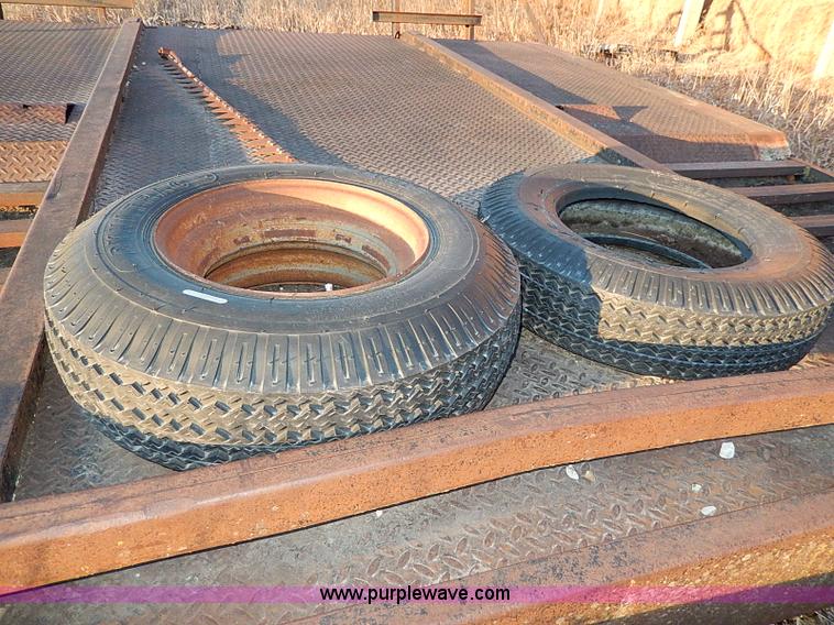 image for item H1290 1974 Gold Nugget 10-6 swather trailer