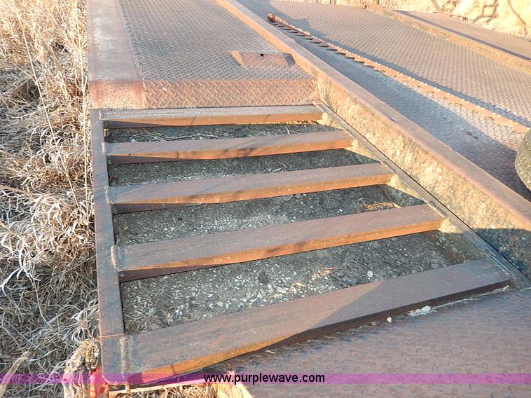 image for item H1290 1974 Gold Nugget 10-6 swather trailer