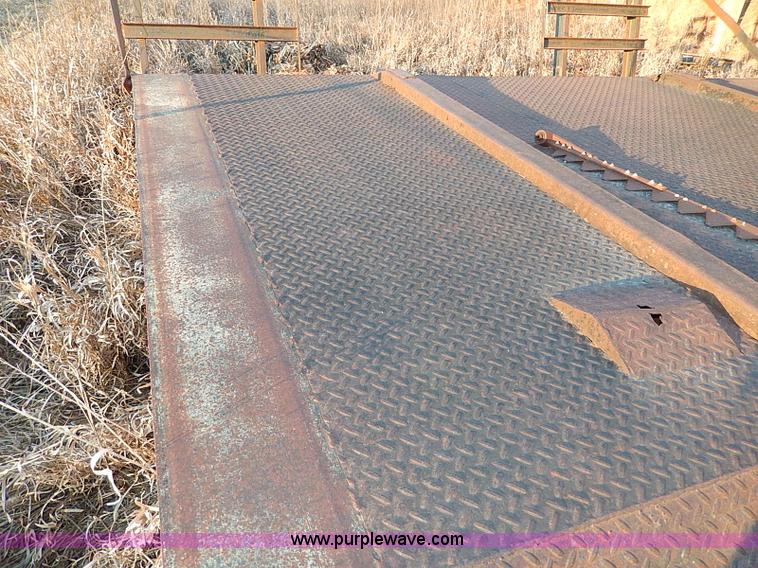 image for item H1290 1974 Gold Nugget 10-6 swather trailer