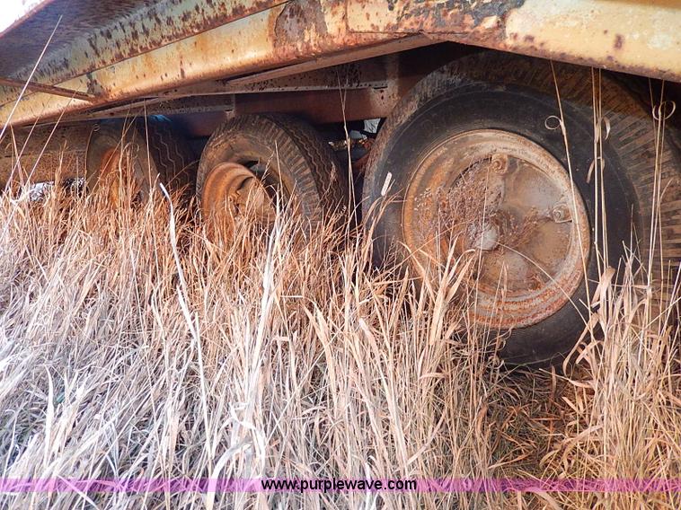 image for item H1290 1974 Gold Nugget 10-6 swather trailer
