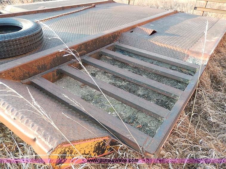 image for item H1290 1974 Gold Nugget 10-6 swather trailer