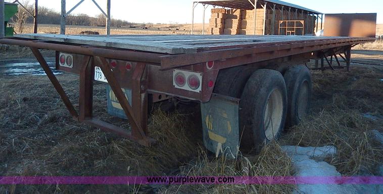image for item H1291 1986 Transcraft flatbed trailer
