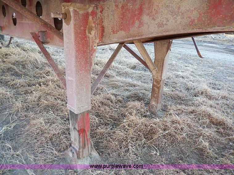 image for item H1291 1986 Transcraft flatbed trailer