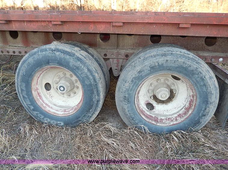 image for item H1291 1986 Transcraft flatbed trailer