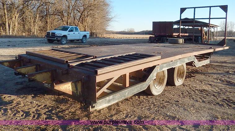 image for item H1292 1977 Jantz LP8-12 expandable combine trailer