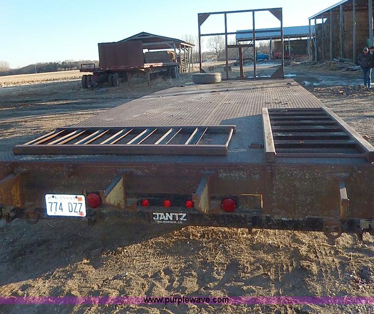 image for item H1292 1977 Jantz LP8-12 expandable combine trailer