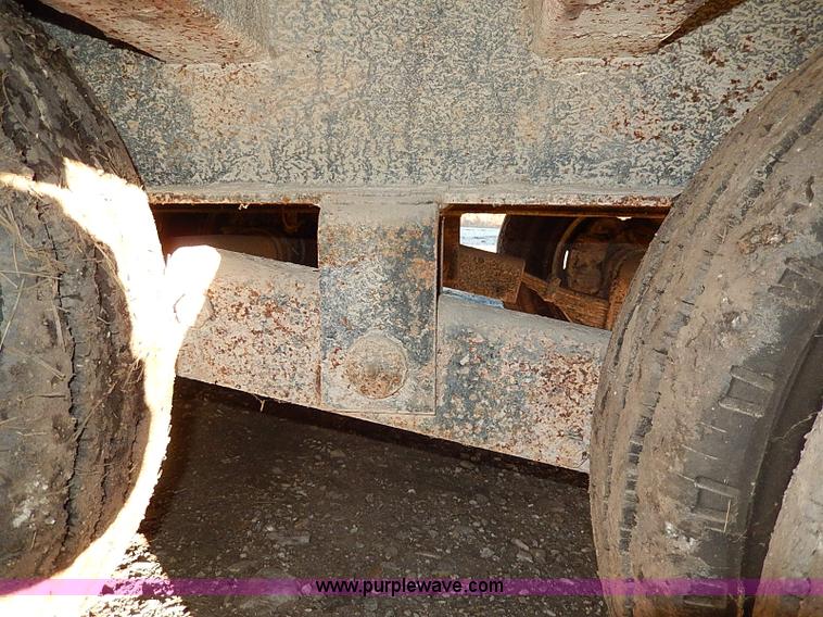 image for item H1292 1977 Jantz LP8-12 expandable combine trailer