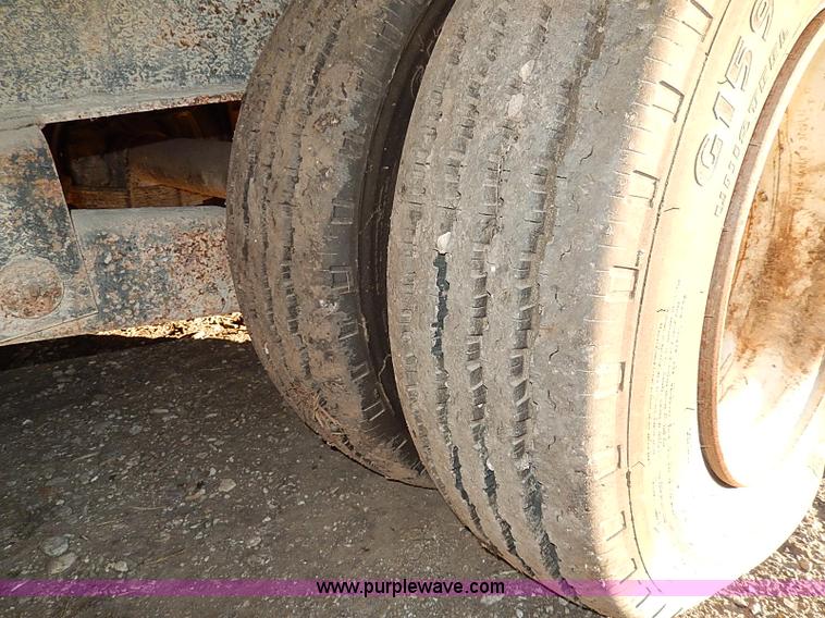 image for item H1292 1977 Jantz LP8-12 expandable combine trailer