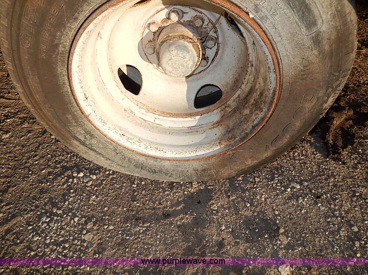 image for item H1292 1977 Jantz LP8-12 expandable combine trailer