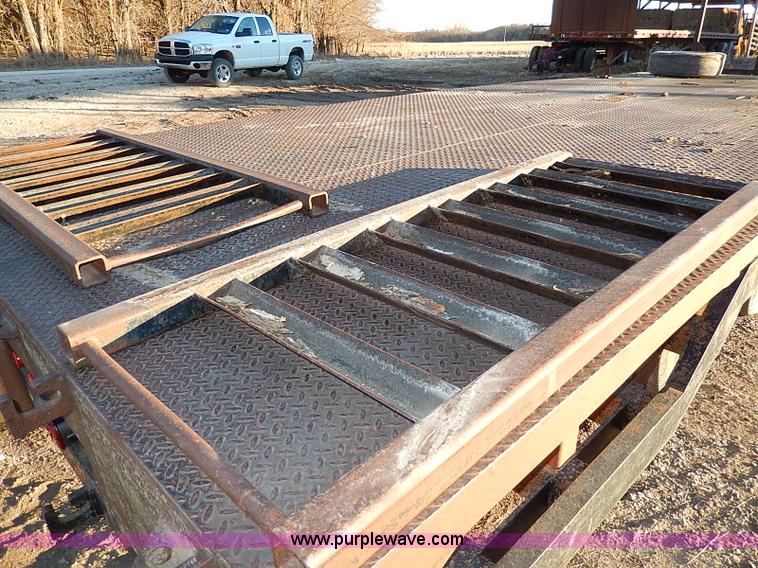 image for item H1292 1977 Jantz LP8-12 expandable combine trailer