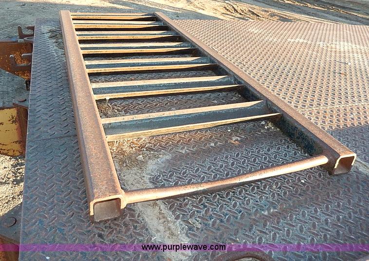 image for item H1292 1977 Jantz LP8-12 expandable combine trailer