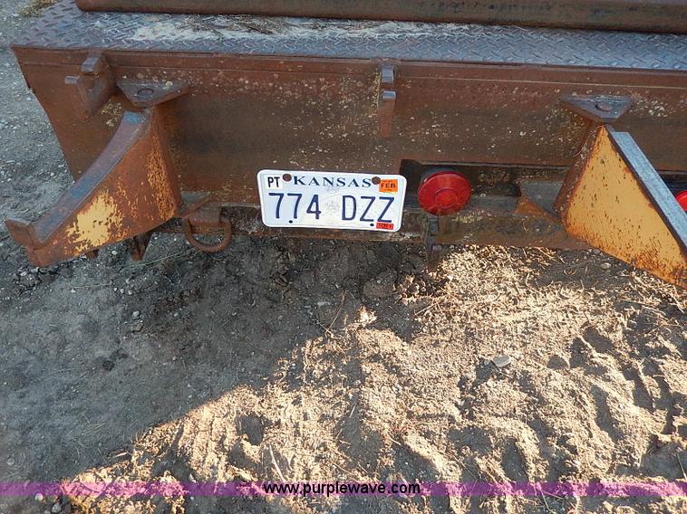 image for item H1292 1977 Jantz LP8-12 expandable combine trailer