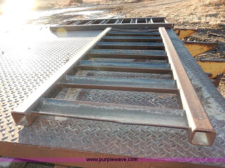 image for item H1292 1977 Jantz LP8-12 expandable combine trailer