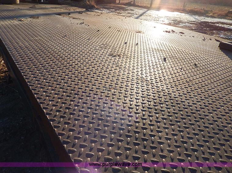 image for item H1292 1977 Jantz LP8-12 expandable combine trailer