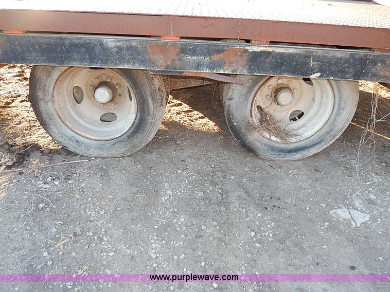 image for item H1292 1977 Jantz LP8-12 expandable combine trailer