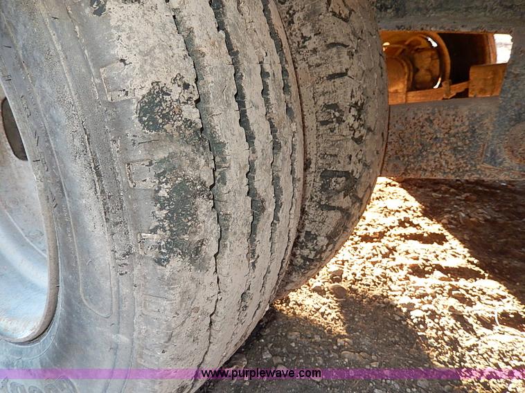 image for item H1292 1977 Jantz LP8-12 expandable combine trailer