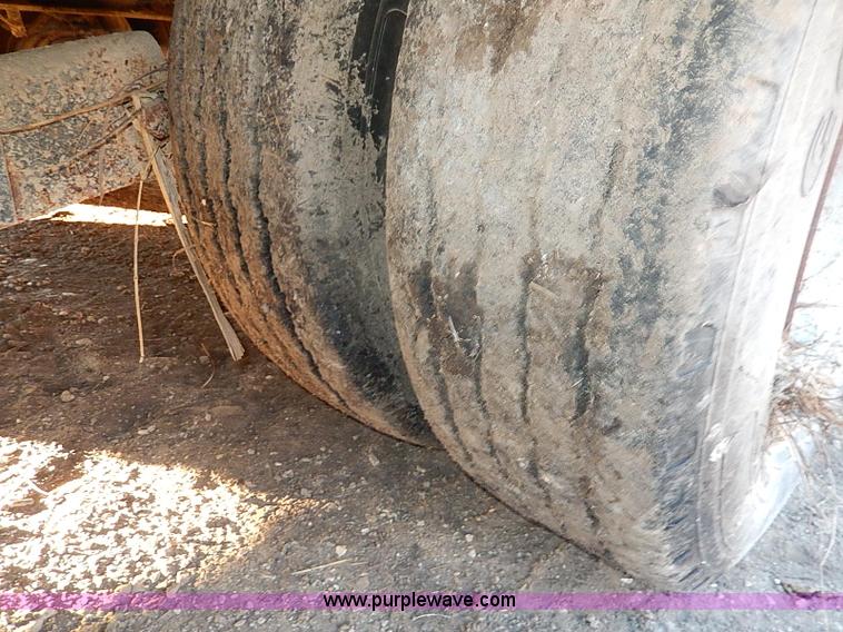 image for item H1292 1977 Jantz LP8-12 expandable combine trailer