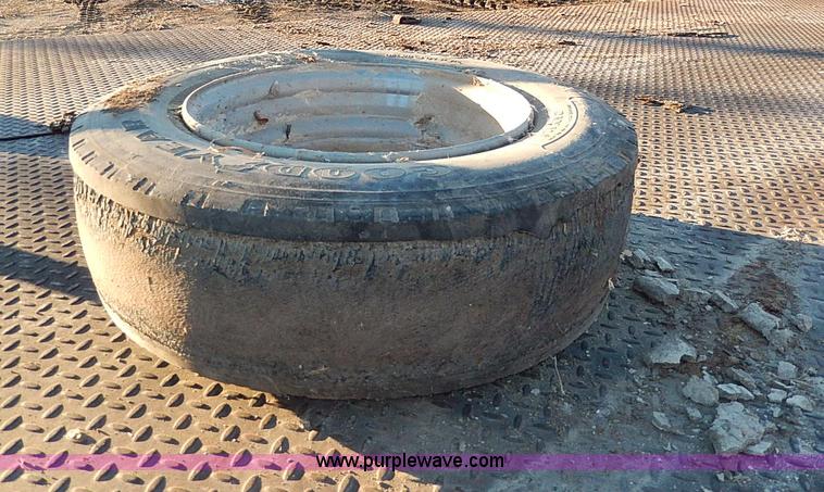 image for item H1292 1977 Jantz LP8-12 expandable combine trailer