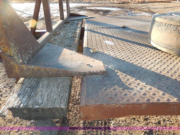 image for item H1292 1977 Jantz LP8-12 expandable combine trailer