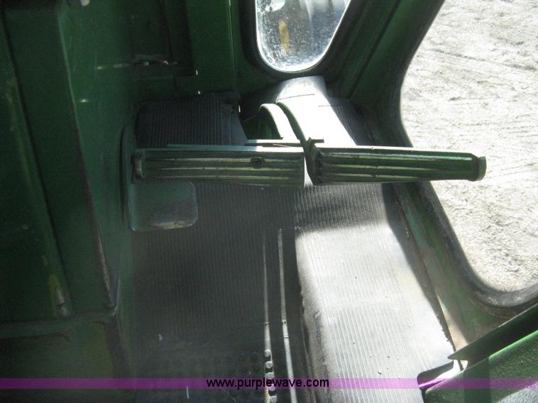 image for item I5712 John Deere 4620 tractor