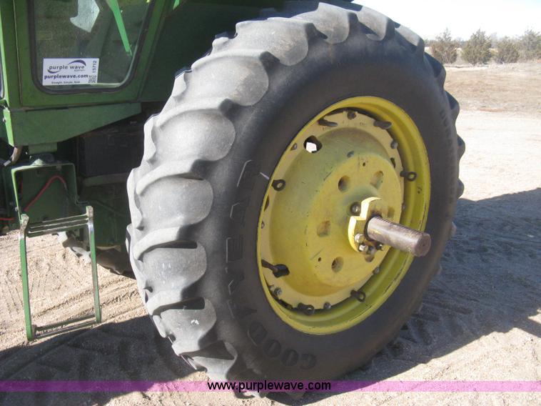 image for item I5712 John Deere 4620 tractor