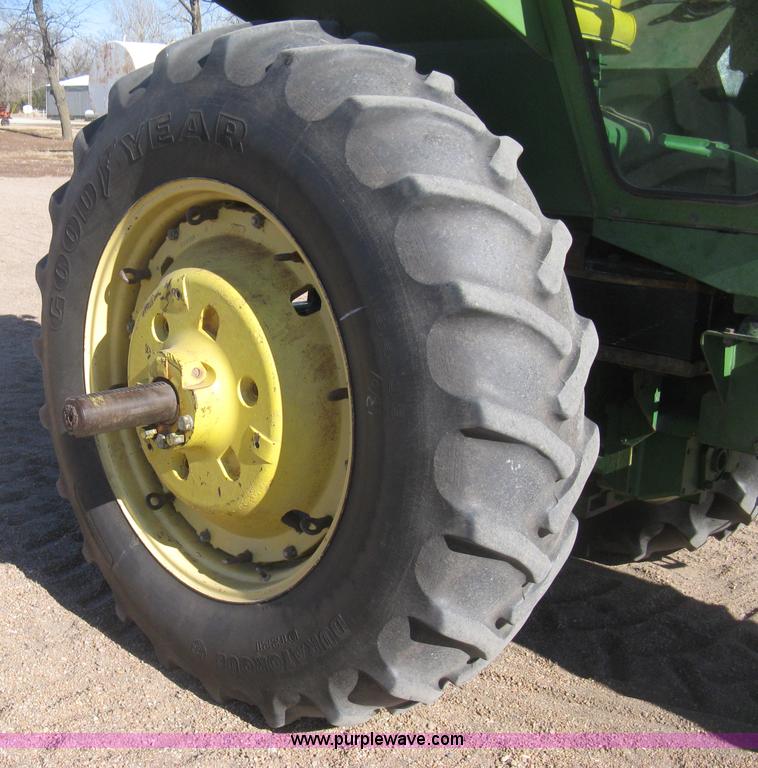 image for item I5712 John Deere 4620 tractor