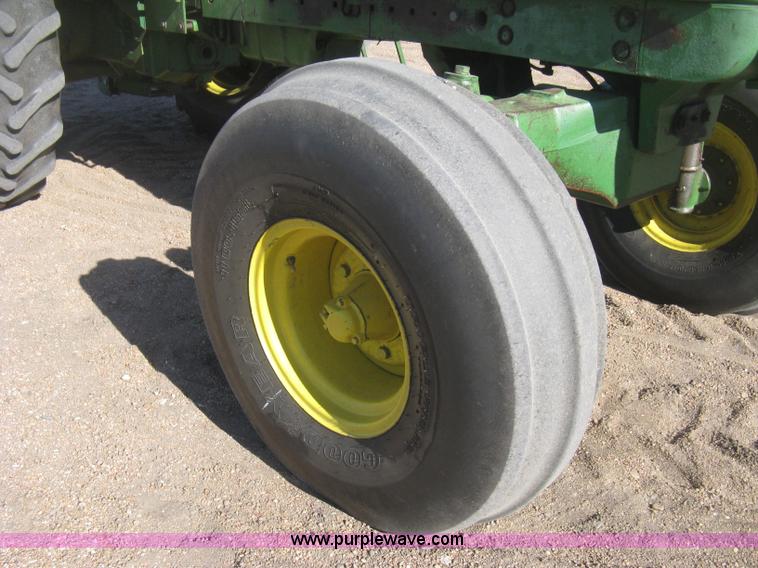 image for item I5712 John Deere 4620 tractor