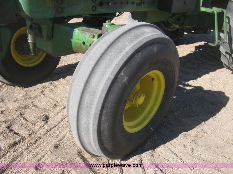 image for item I5712 John Deere 4620 tractor