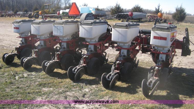 image for item I5713 2004 AGCO White 8706 planter