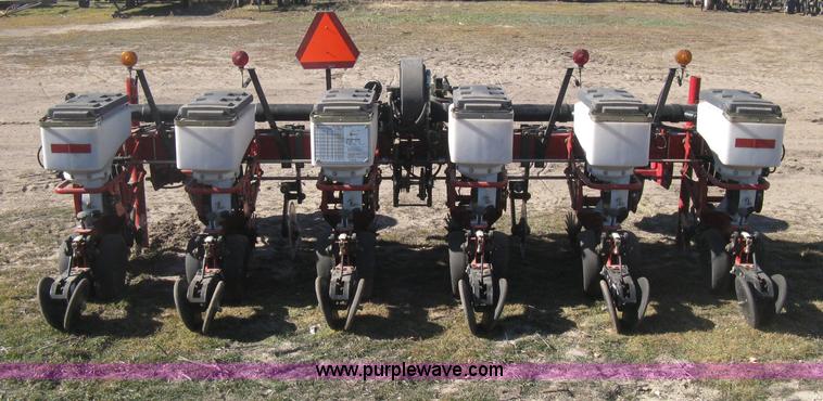 image for item I5713 2004 AGCO White 8706 planter