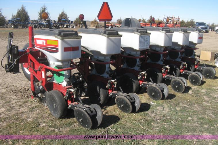image for item I5713 2004 AGCO White 8706 planter