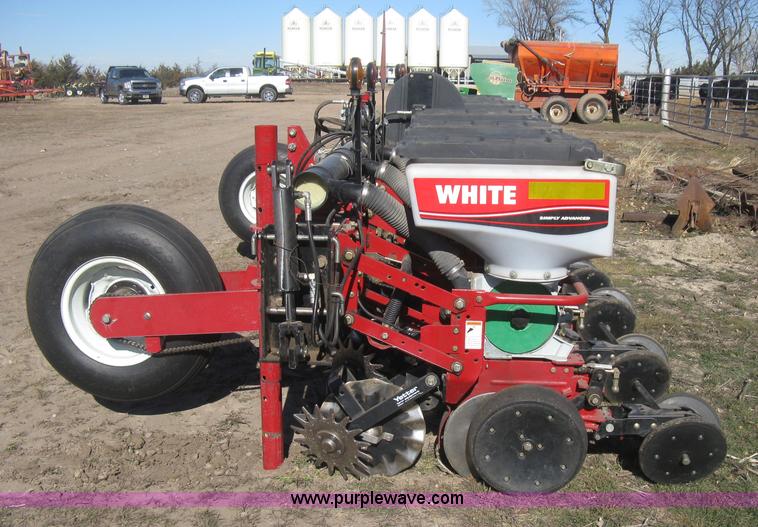 image for item I5713 2004 AGCO White 8706 planter