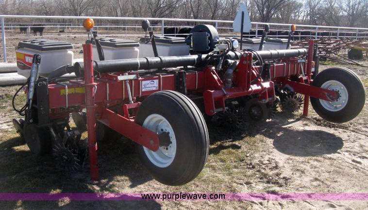 image for item I5713 2004 AGCO White 8706 planter