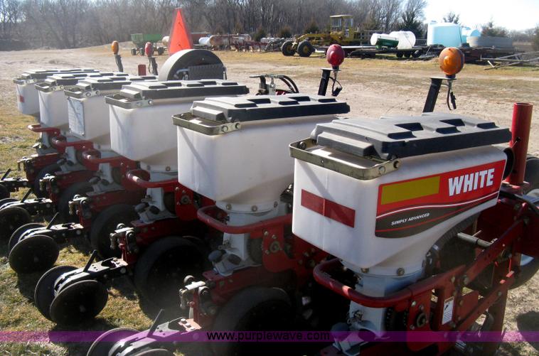 image for item I5713 2004 AGCO White 8706 planter