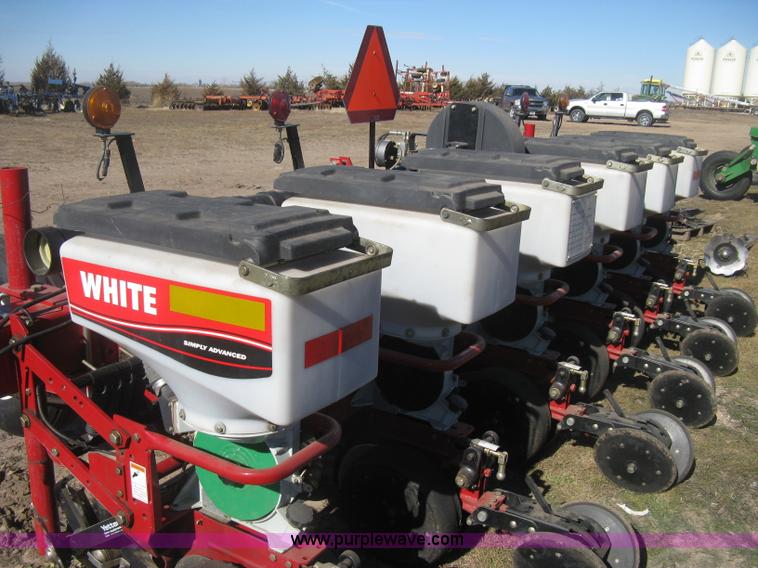 image for item I5713 2004 AGCO White 8706 planter