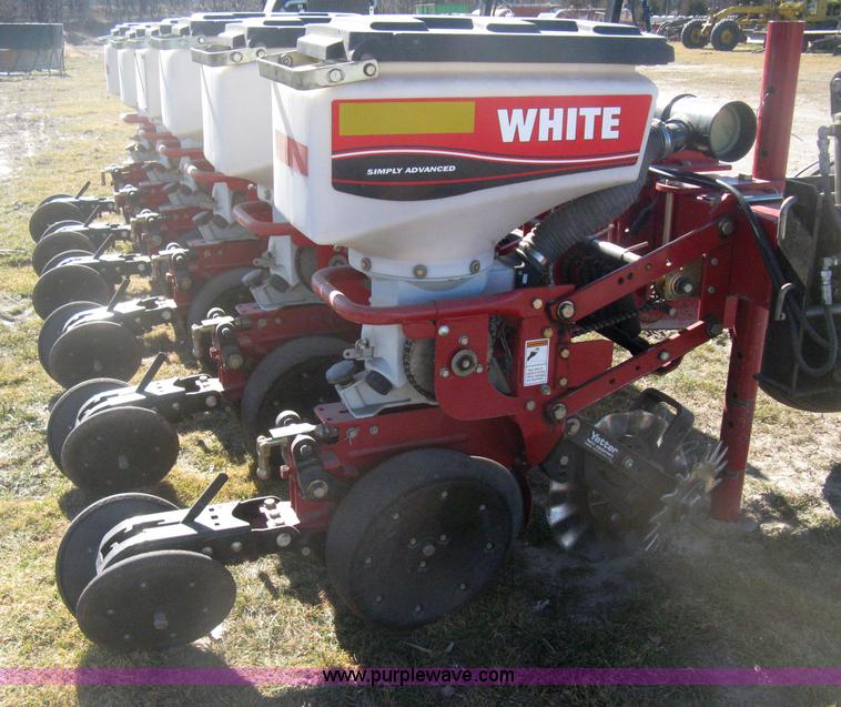 image for item I5713 2004 AGCO White 8706 planter