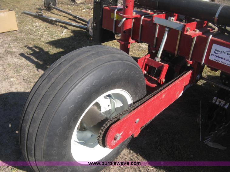 image for item I5713 2004 AGCO White 8706 planter