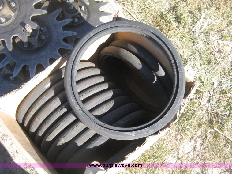 image for item I5713 2004 AGCO White 8706 planter