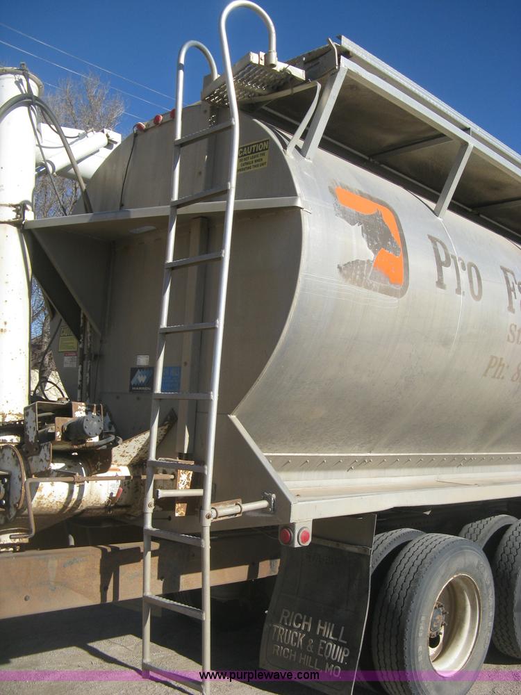 image for item I5718 1999 Freightliner FL112 feed delivery truck