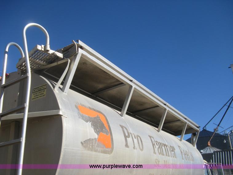 image for item I5718 1999 Freightliner FL112 feed delivery truck