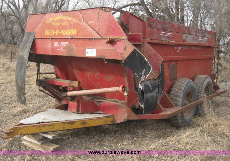 image for item I5722 Blair Feed-R-Wagon