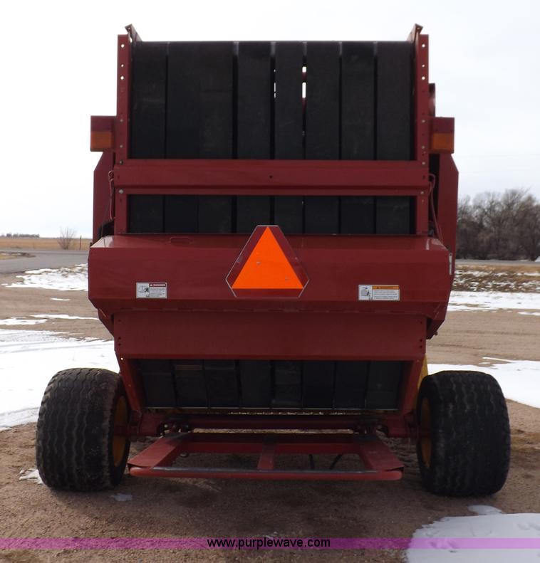 image for item I9207 2008 New Holland BR7090 round baler