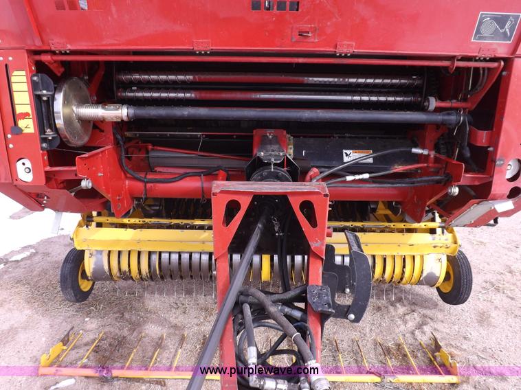 image for item I9207 2008 New Holland BR7090 round baler