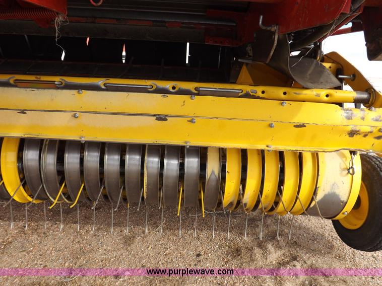 image for item I9207 2008 New Holland BR7090 round baler