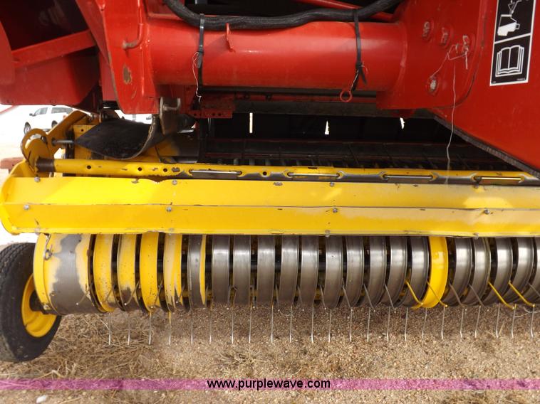 image for item I9207 2008 New Holland BR7090 round baler