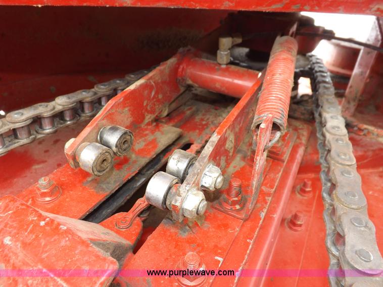 image for item I9207 2008 New Holland BR7090 round baler